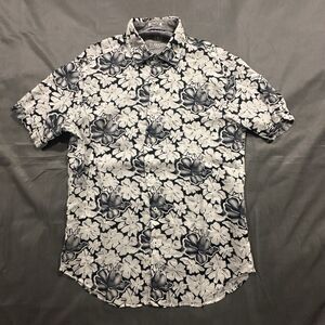Bugatchi Uomo Shirt Mens Medium Shaped Fit Floral AOP Button Collar Short Sleeve